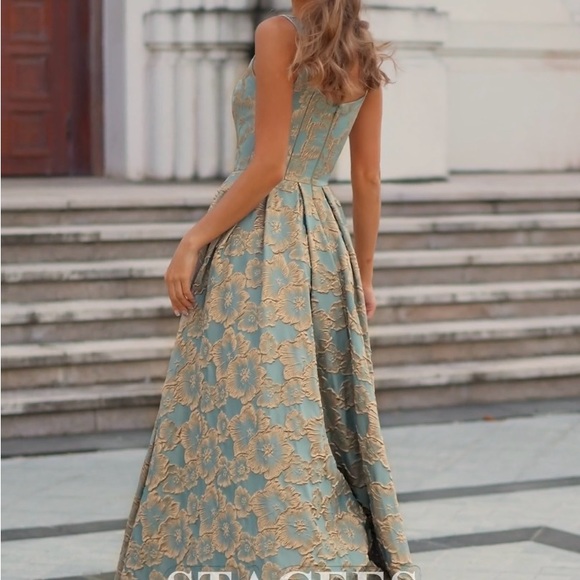 Elegant Blue and Gold Floral Brocade Evening Dress - Picture 4 of 5